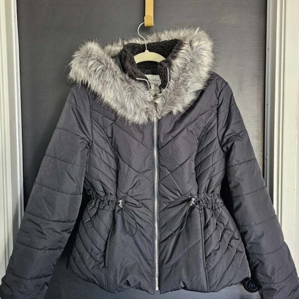 Women's Maralyn and Me Quilted Puffer Jacket With Faux Fur Trimmed Hood NWT XL